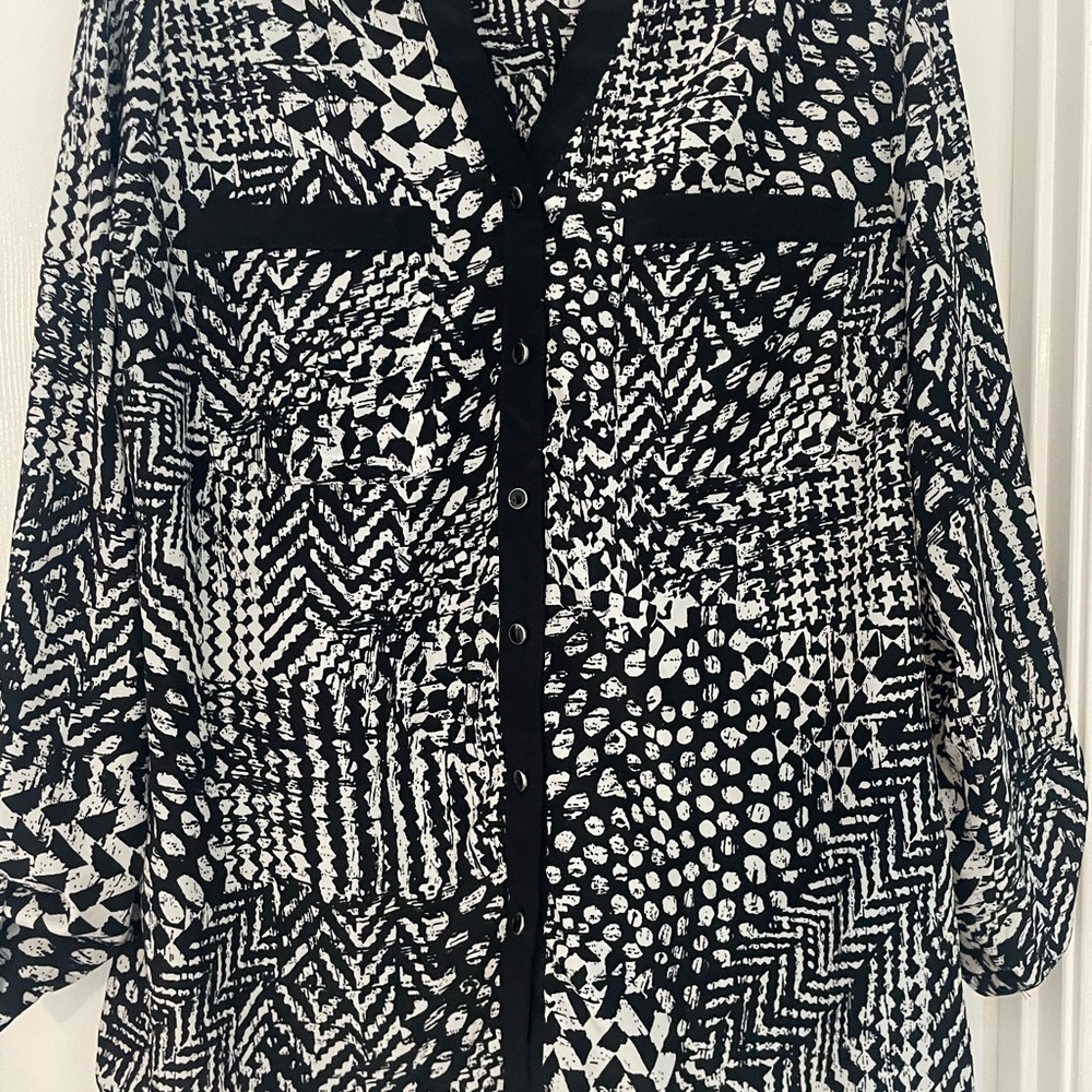 Black and White Patterned Blouse Size L